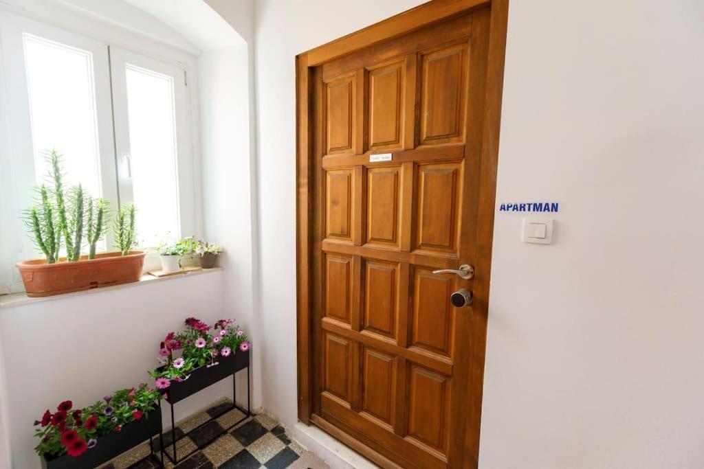 Apartment Position Theater *