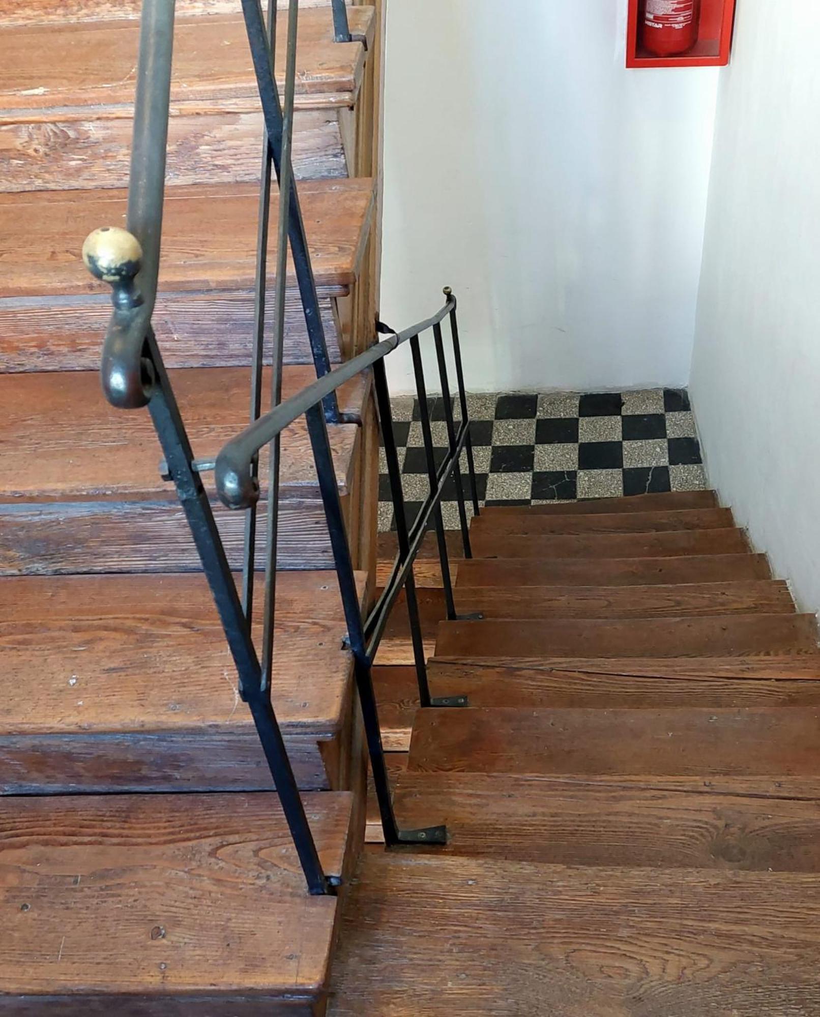 Position Theater Apartment Split