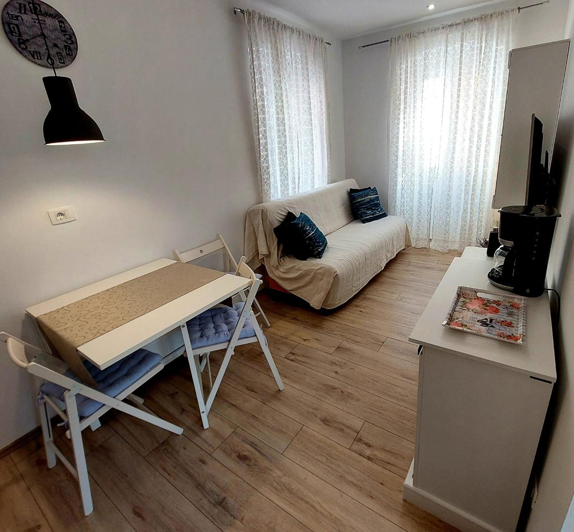 Apartment Position Theater *