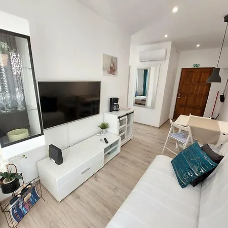 Central Position Apartment Theater Split Exterior photo